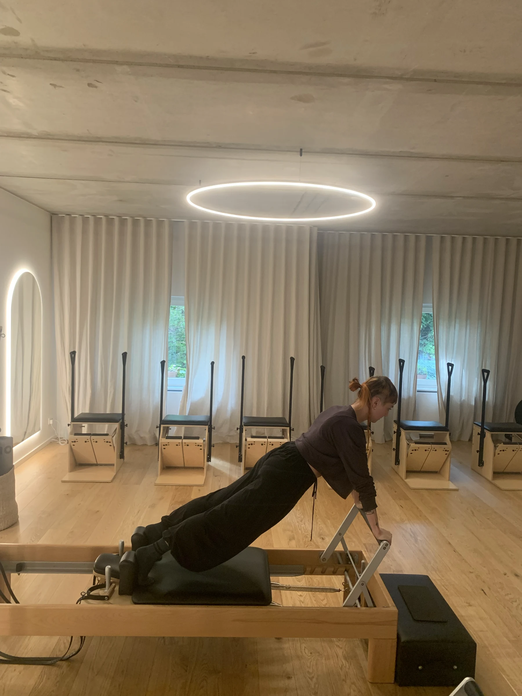 Pilates short spine practice with the feet in straps